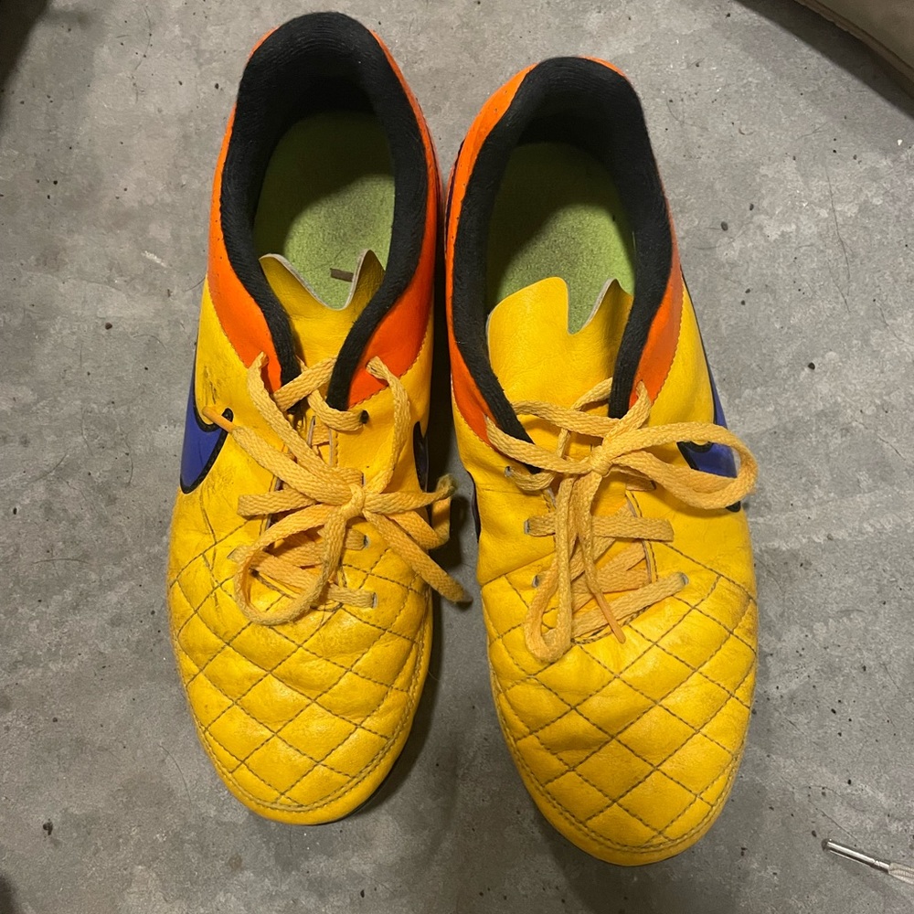 Soccer cleats